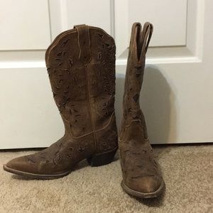 Women’s size 7 Laredo cowboy boots